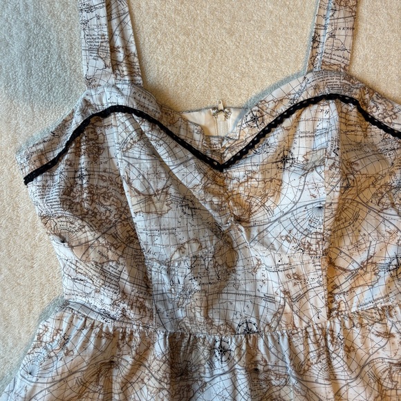 Hot Topic Map Atlas Print Dress, Black Trim. Neutrals. Women’s Medium - Picture 3 of 11